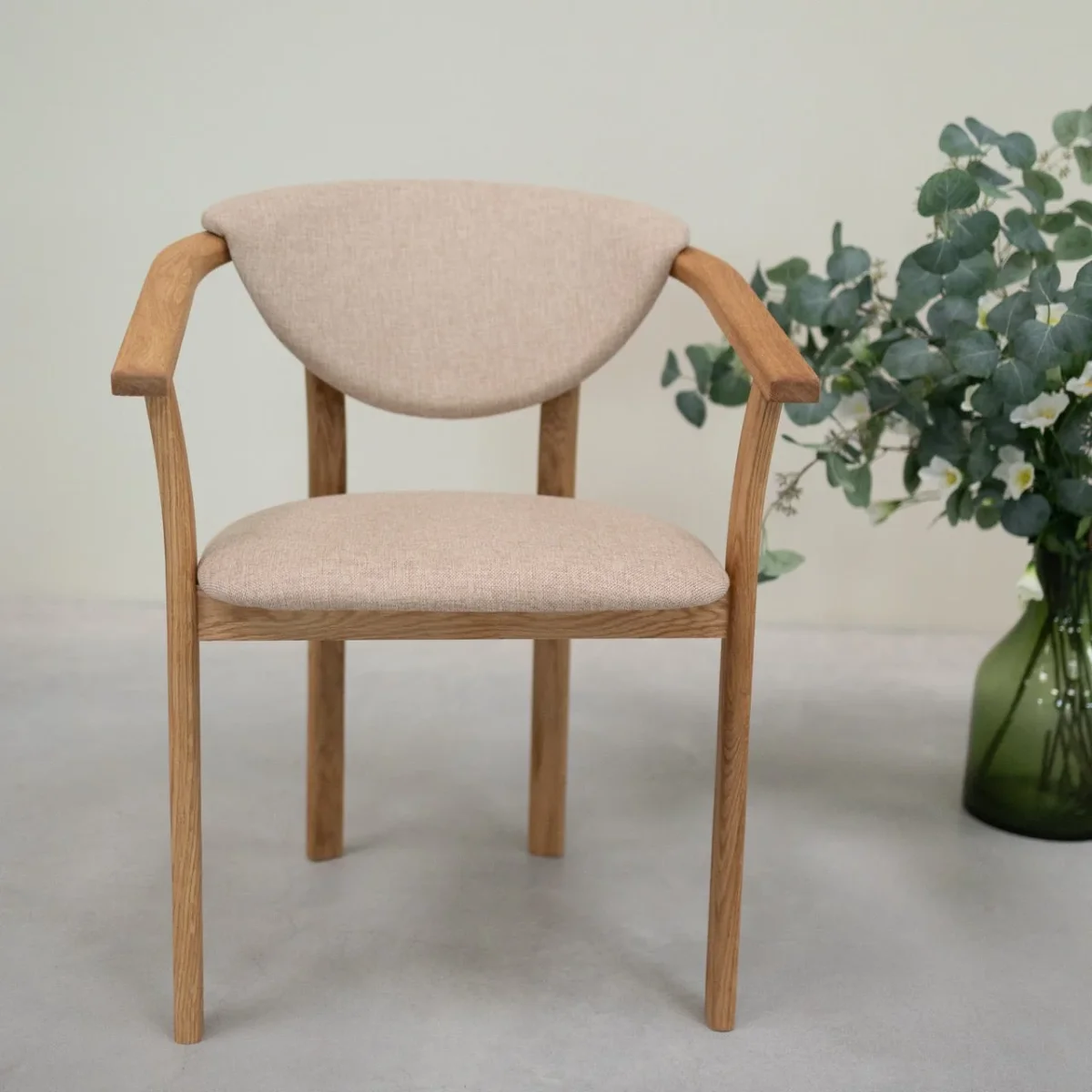 Set aus 2 oder 4 Esszimmerstühlen aus massiver Eiche Alexis, Bezug in Beige | NordicStory – Bild 9